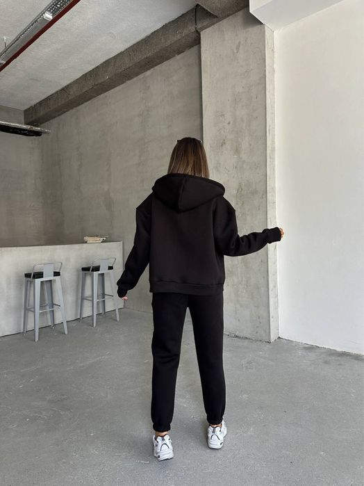 Женский спортивный костюм