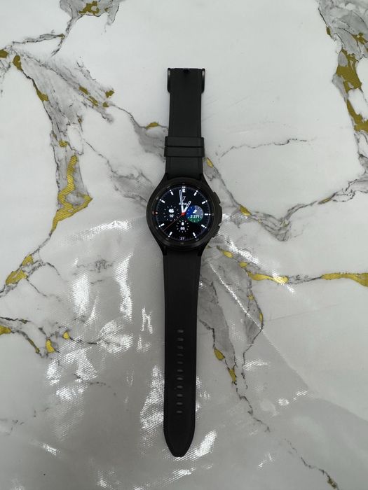 Galaxy Watch 4 Classiic 46 mm в отличном состоянии