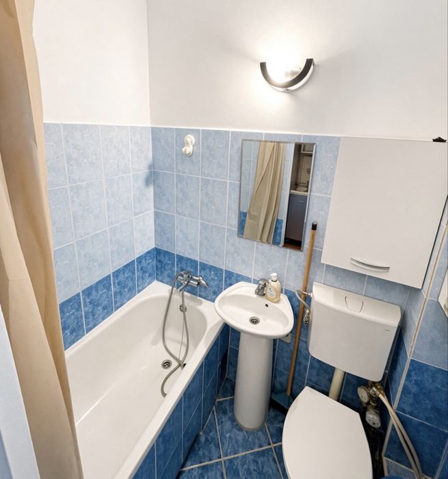 Vindem garsonieră et3/4 . Str.Sovata nr23