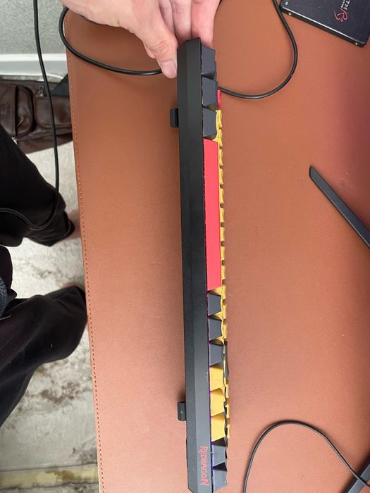 Продам клавиатуру