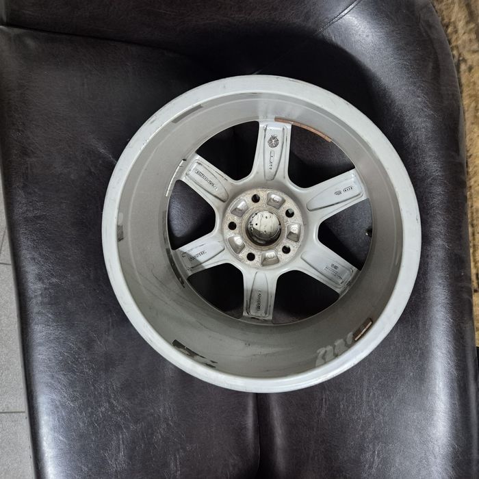 Jante Audi R 17 5x112 8J Et 26