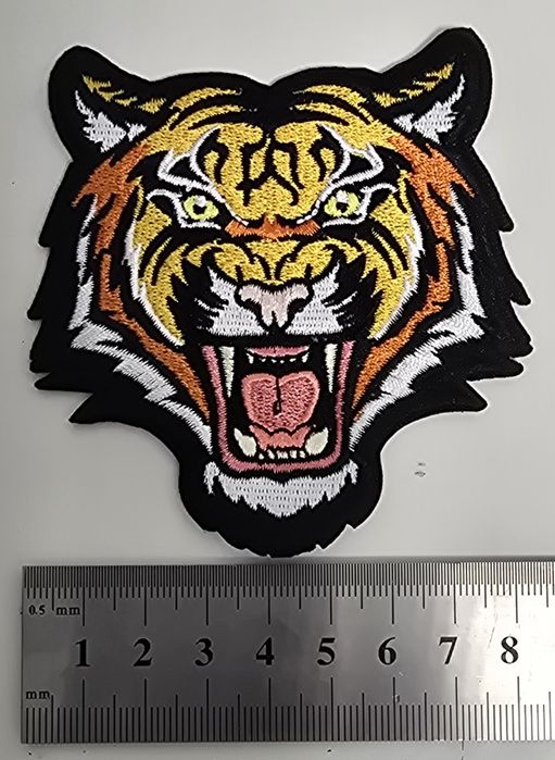 Patch-uri brodate tricolor RO si alte tari, diverse modele amuzante