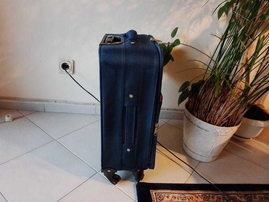 Куфар 4бр  колелца олекотен "2,2кг" 45/40/25см   "10€" !+Доставка!