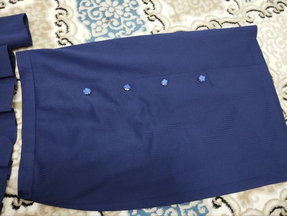 Tiktirilgan  kastyum- yubka ( ikkalasi ham  astarli)