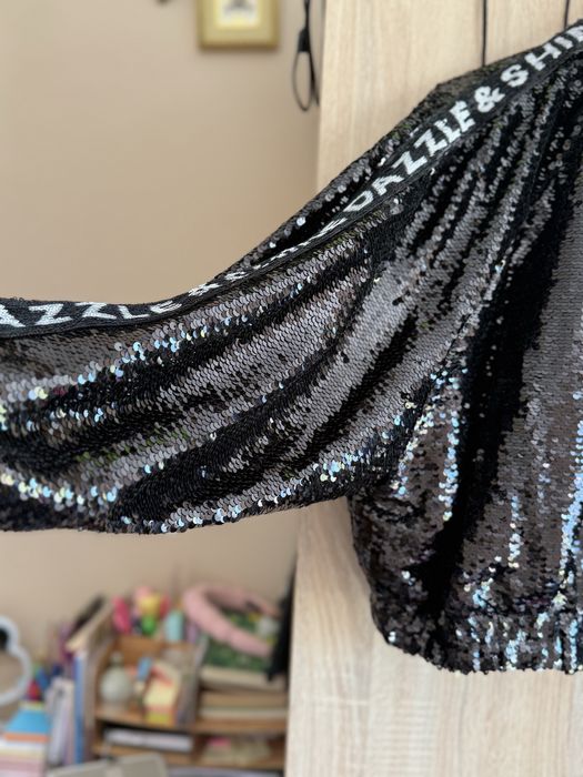 Тънко блестящо яке Bershka тип суитчер с пайети