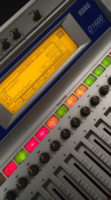 Korg D1600 digital studio recorder hard disc touch screen efx midi