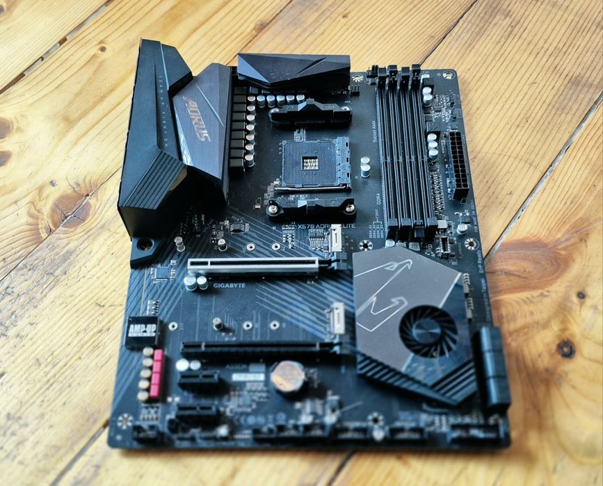 Placa baza gaming GIGABYTE X570 Aorus Elite AM4