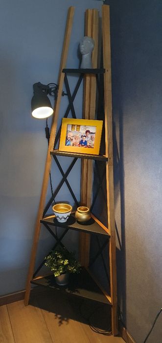 Дървена етажерка,ъглова