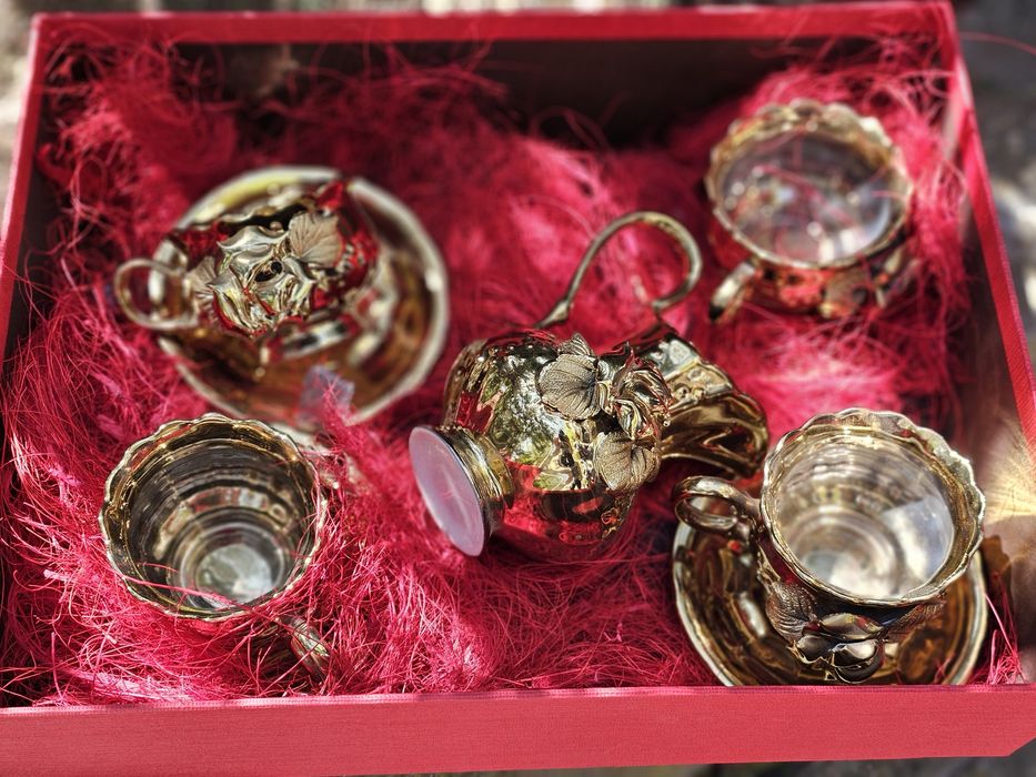 Бутикови златни чаши за чай и кафе