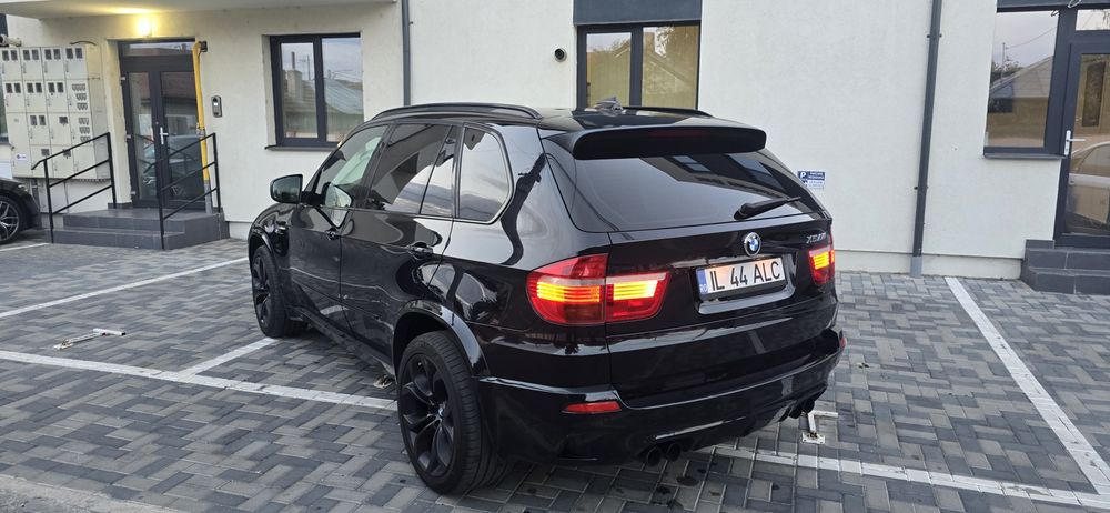 BMW X5 M 4.4I V8 555 CP