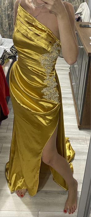 Rochie satin cu trena