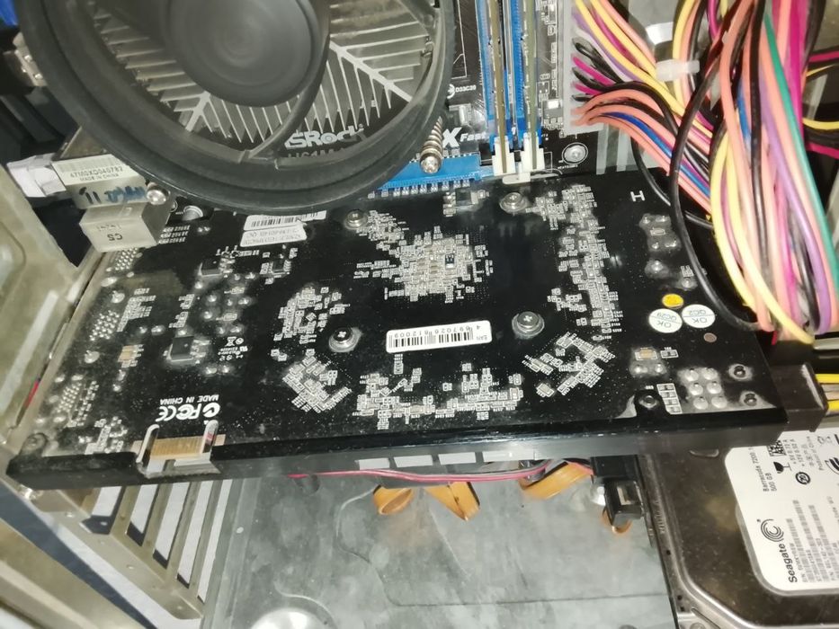 Продаю видео карту GTS250 GIGABYTE 1GB 256bit  все роботаит