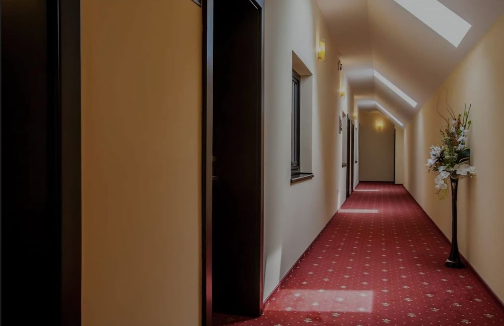 Vând Hotel Extravagance