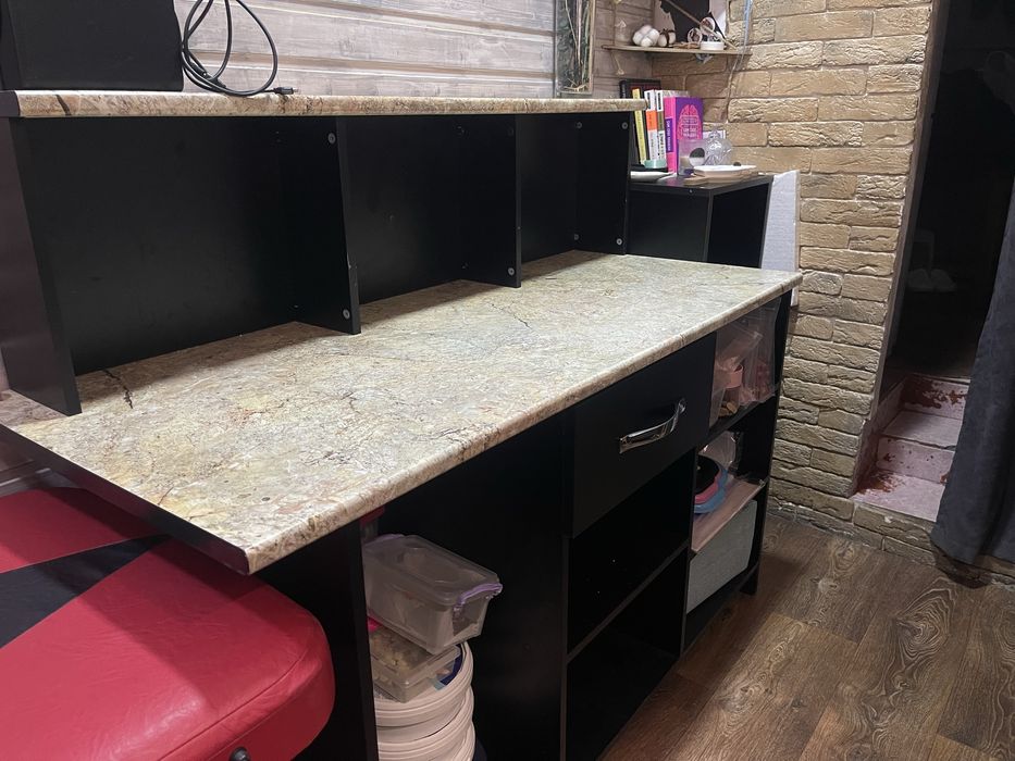 Стол для бизнеса и для дома