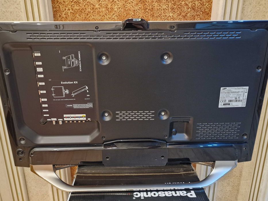 Телевизор Samsung UE40ES8007