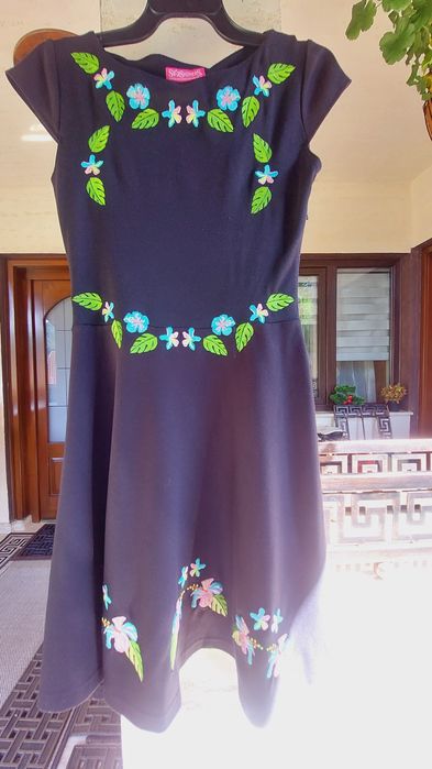 Rochie neagra cu broderie