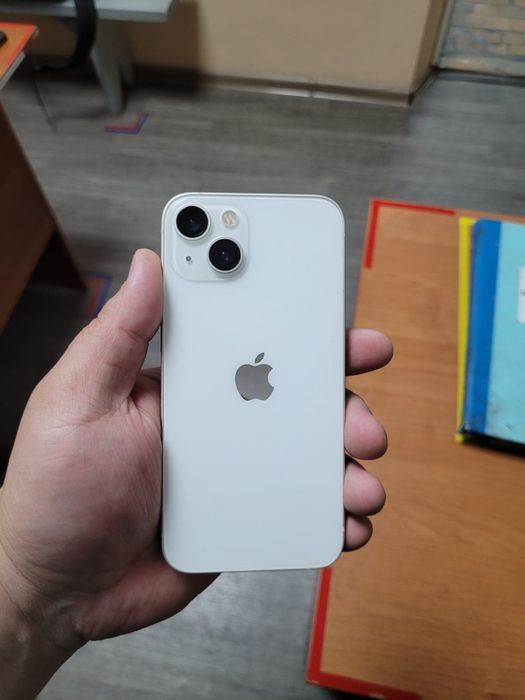 Продам IPhone 13