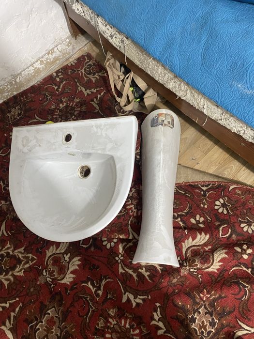 Унитазы и  раковины  разные