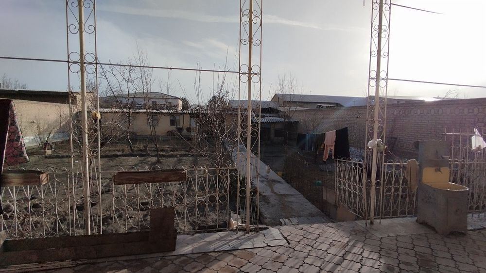 Ховли сотилади 2 этажли