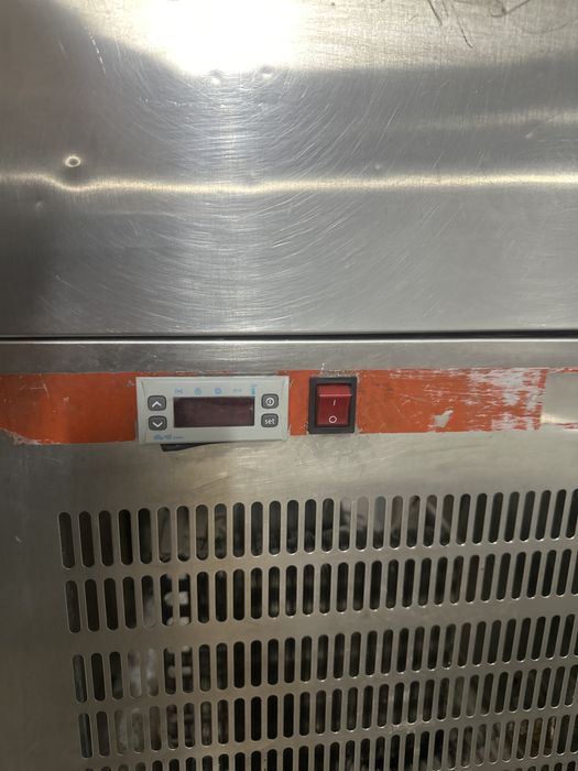 Стол холодильник,оборудование