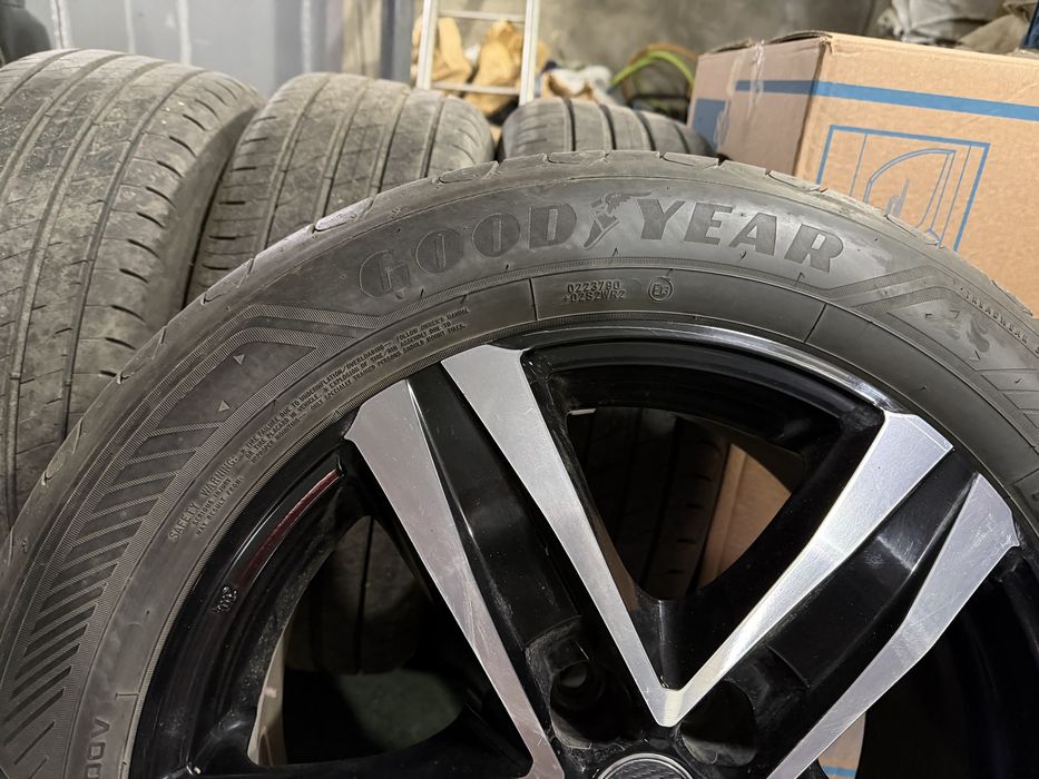 Продам летние шины GOODYEYR 235/55/18 100V