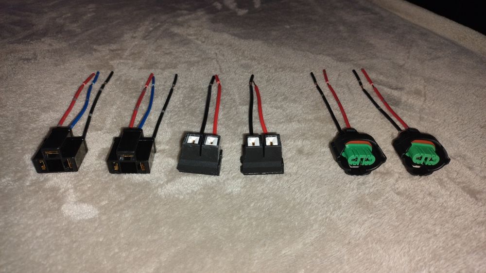 Set 2 mufe / Soclu pentru becuri H 11 , H 7 si H 4