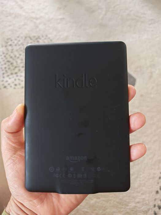 Ebook reader Kindle Paperwhite iluminat  700 cărți în română