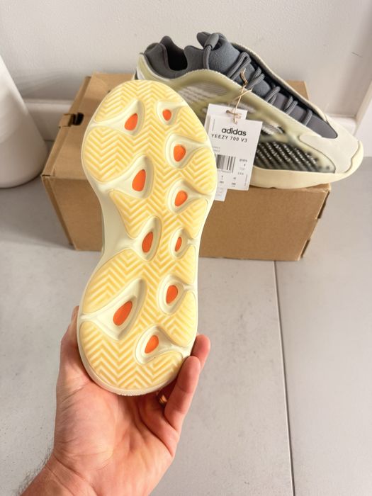 Adidas Yeezy 700  Fade Salt