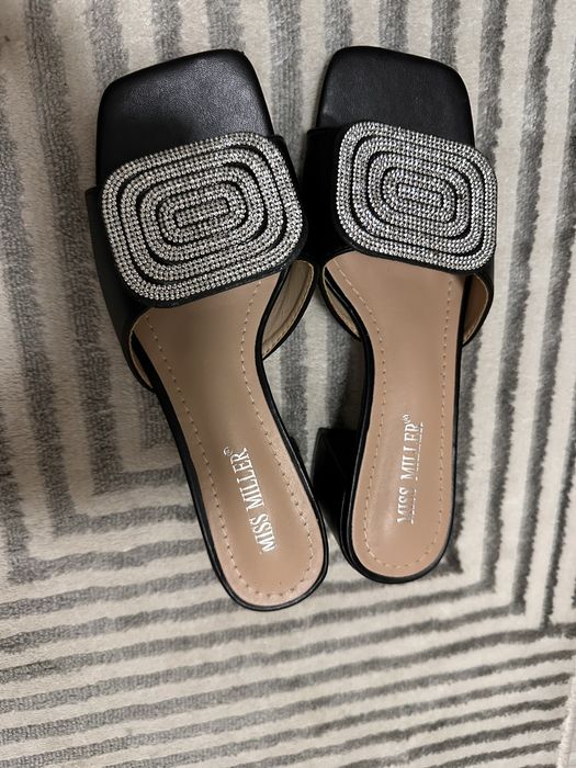 Босоножки женские