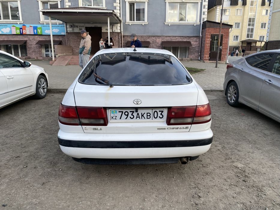 Тойота карина е