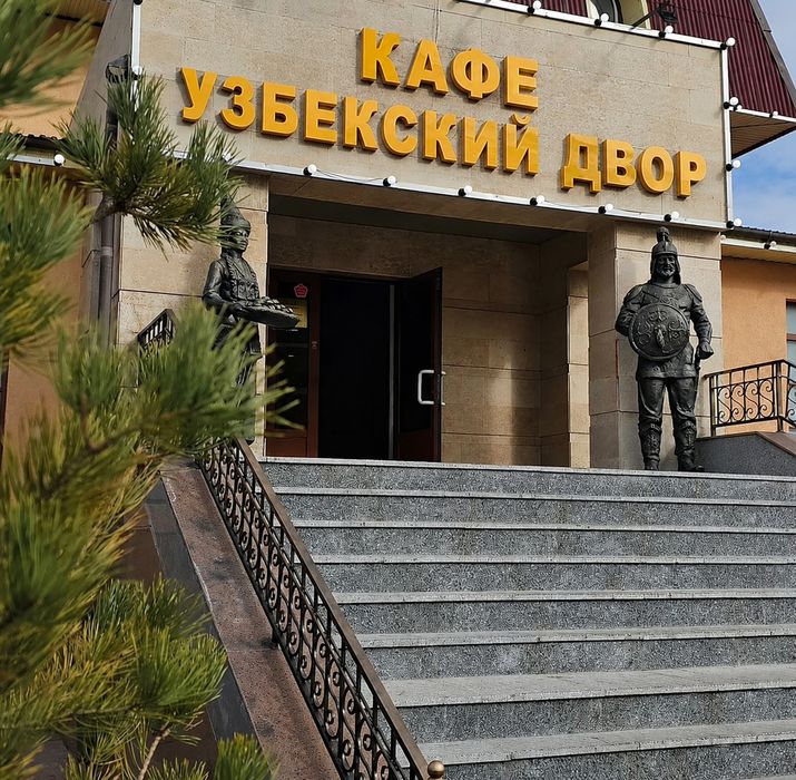 Витрина холодильник и  многие