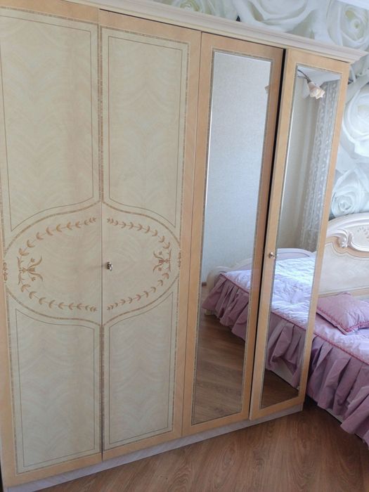 Продам спальный гарнитур