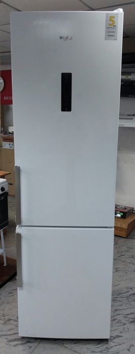 Холодильник Whirlpool в идеальном состоянии