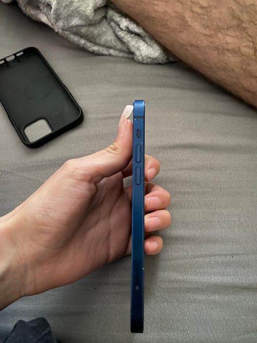 Vand iphone 12 simplu