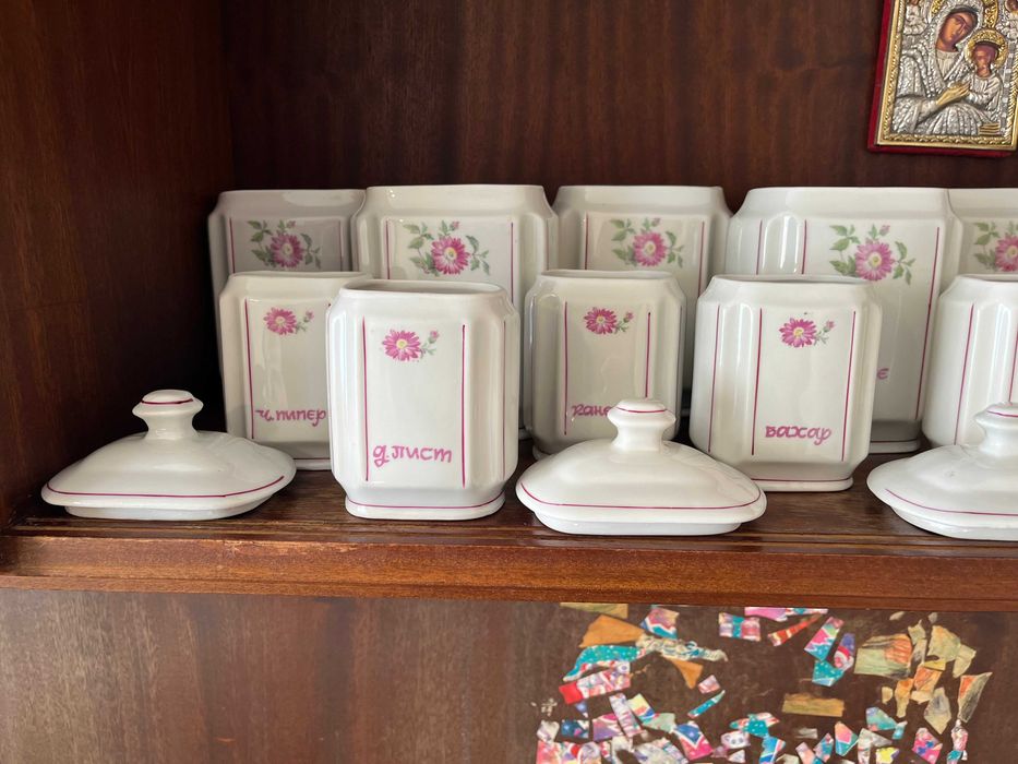 Български порцеланов сервиз за подправки 15+4