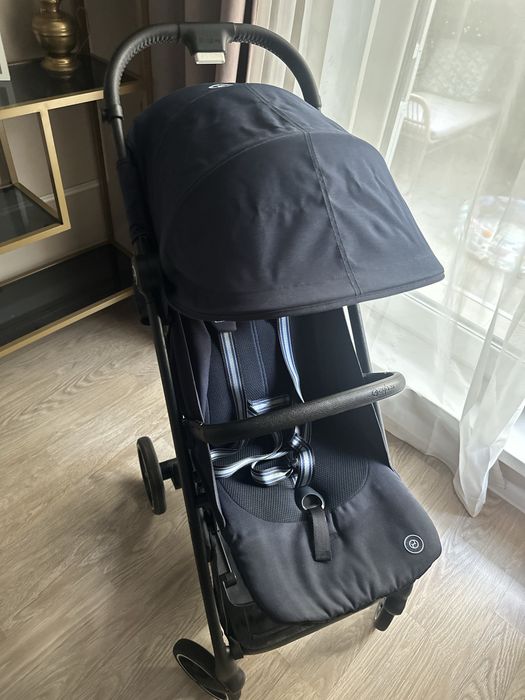 Carucior pentru bebelusi Cybex Gold Beezy Magic Black