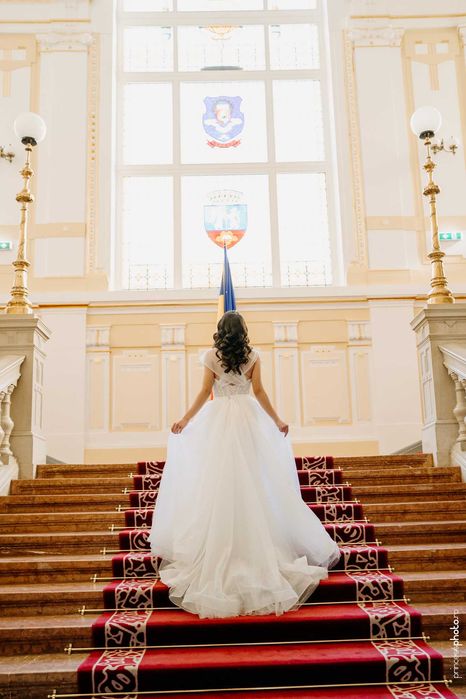 Vând Rochie de mireasă (nouă-purtată o singură dată,curatată chimic)