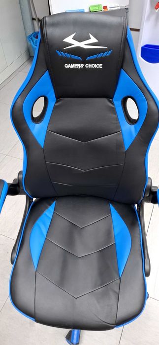 Vând scaun gaming in stare foarte bună folosit foarte putin