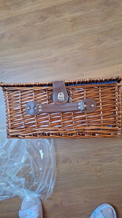 Cos pentru picnic, Zolta, 4 persoane, nou.