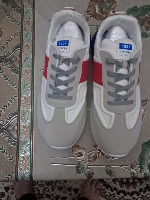 Продаются кроссы