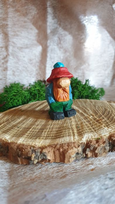 Sculpturi de lemn figurine diverse pitici lemn lucrate manual. Cadou