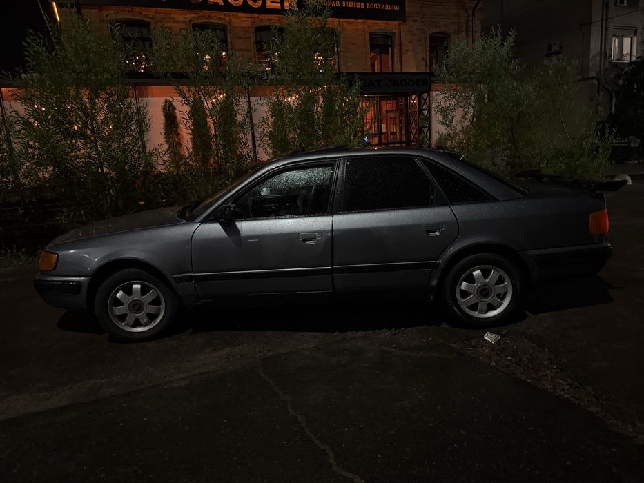 Продам ауди 100 с4