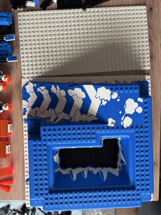 Lego  Space Ice Planet 6983 Ice Station Odyssey