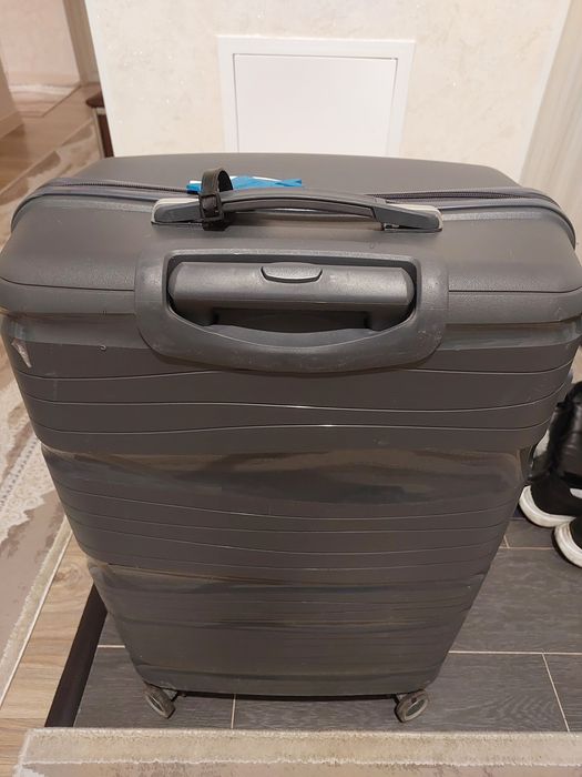 Продам  большой  чемодан