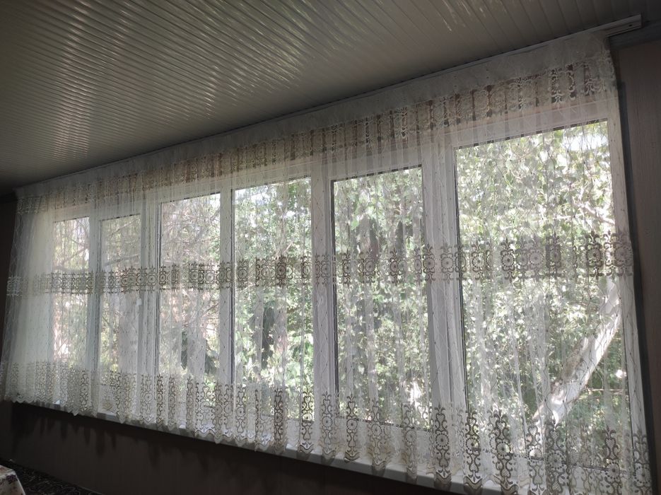 Balkon Parda sotiladi. Zashitnigi bilan.patalochniy karnizli