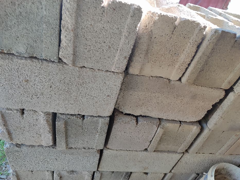 Продам кирпичи перфорированные