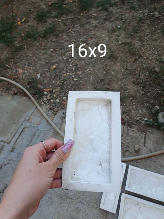 Lot aprox. 84 matrite noi piatra decorativa – 7 dimensiuni