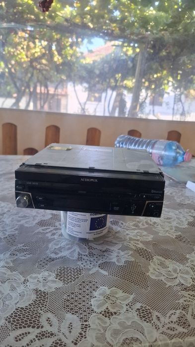 Радио с излизащ екран AUDIOVOX VXE 3010