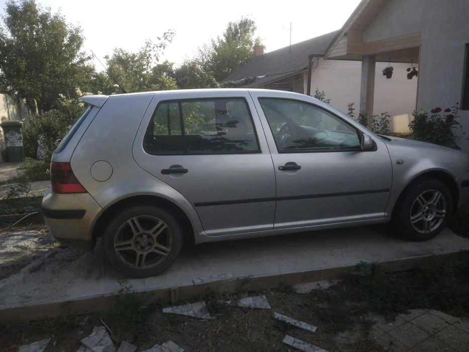 Se vinde golf 4.