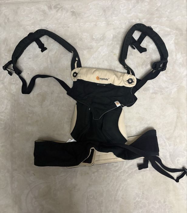 Sistem ergonomic Ergobaby cu insert nou nascut